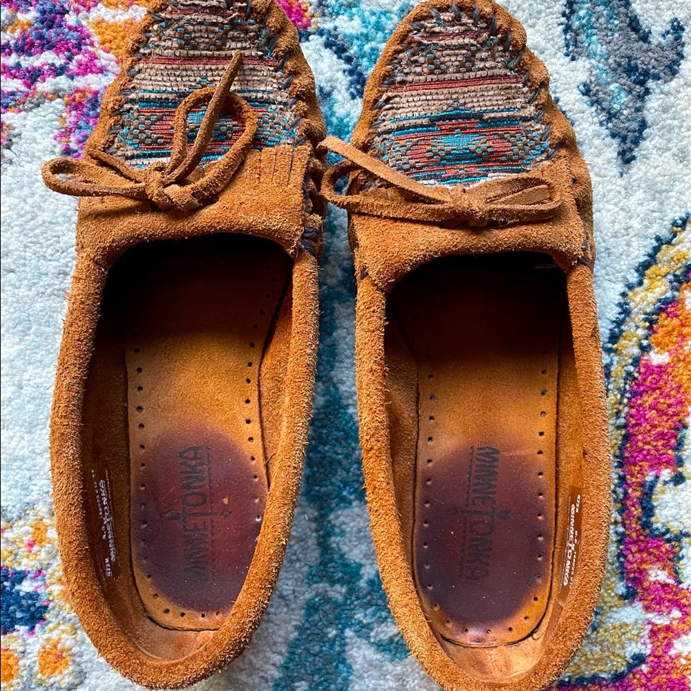 Minnetonka moccasins Aztec print suede size 8.5
